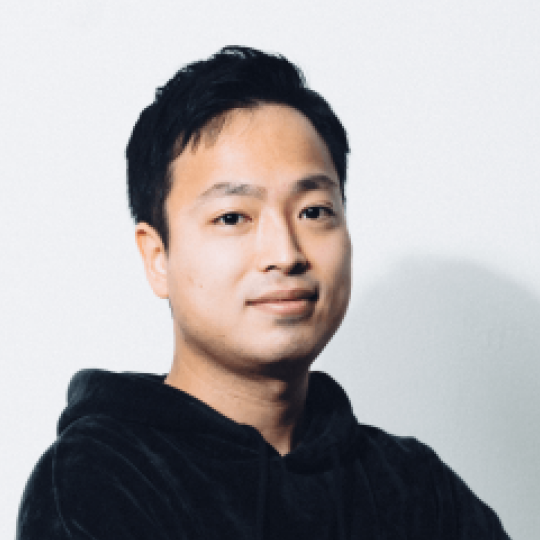 安達 淳 氏