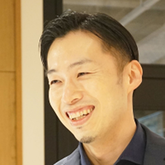 石田 貢 氏